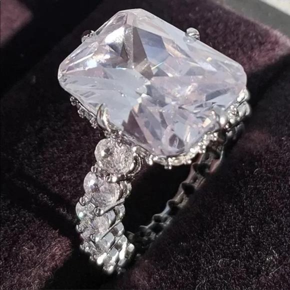 Jewelry - 925 STERLING SILVER ENGAGEMENT RING, CUTE RING, SHINY RING.
